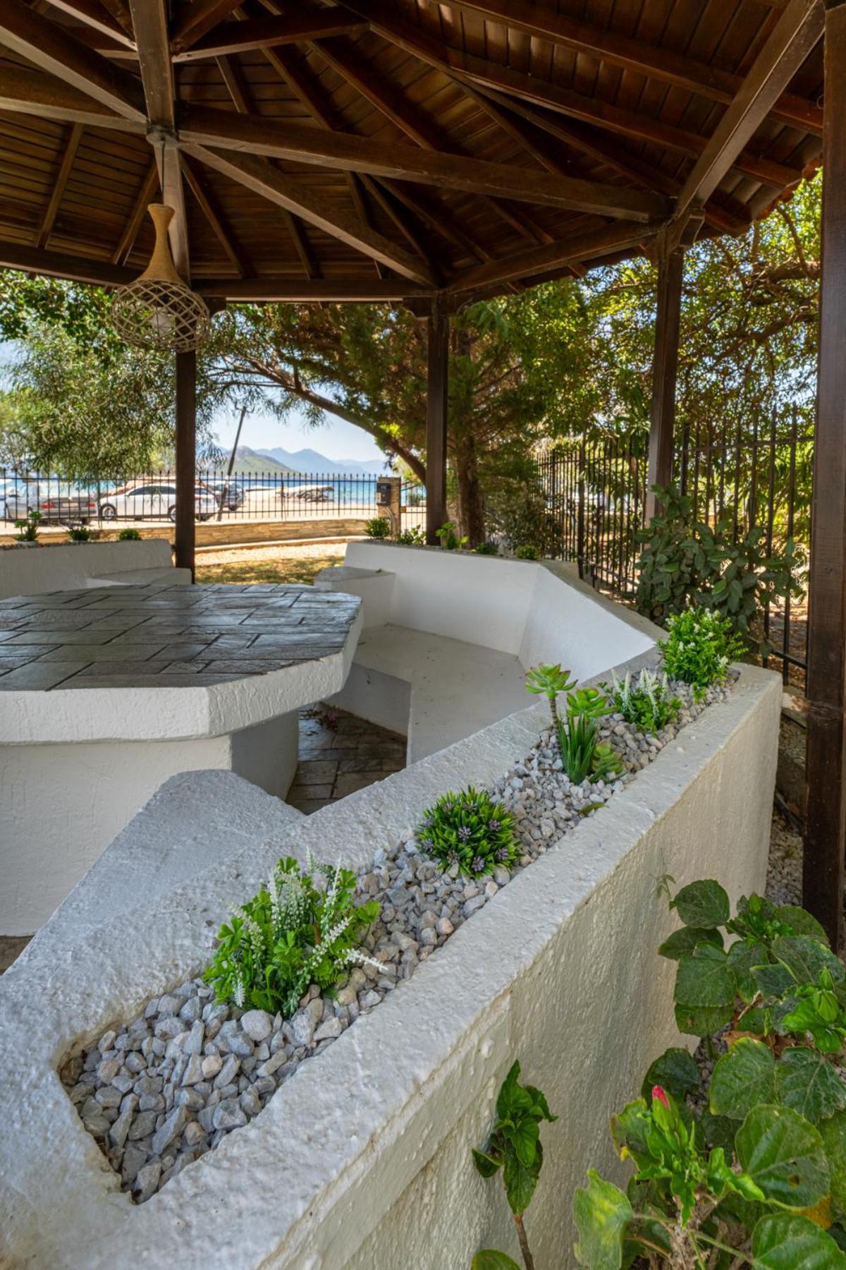 Alkis Guest House By Aegiankazarte Kapotidhes Exterior foto